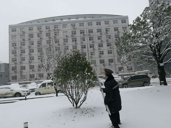 扫雪.jpg