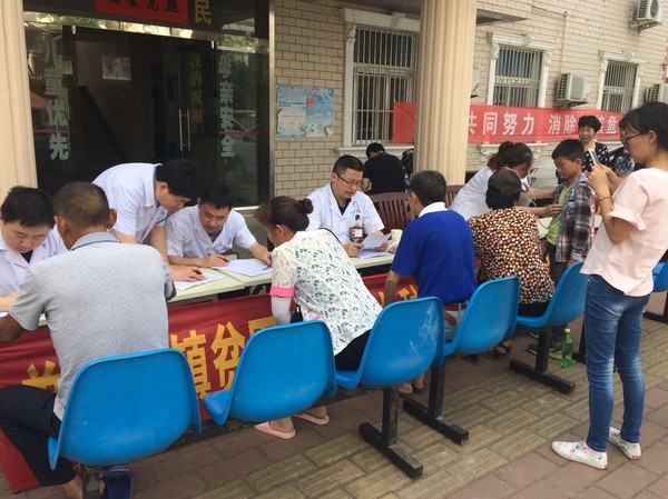 健康脱贫义诊1.jpg